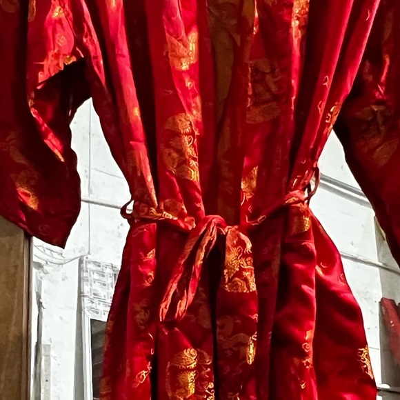 Luxurious Scarlet Floral Kimono 👘 Women's Robe - Picture 9 of 16